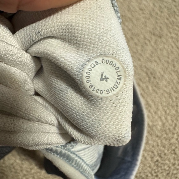 LULULEMON SIZE 4 EBB TO TRAIN BRA - Picture 4 of 5